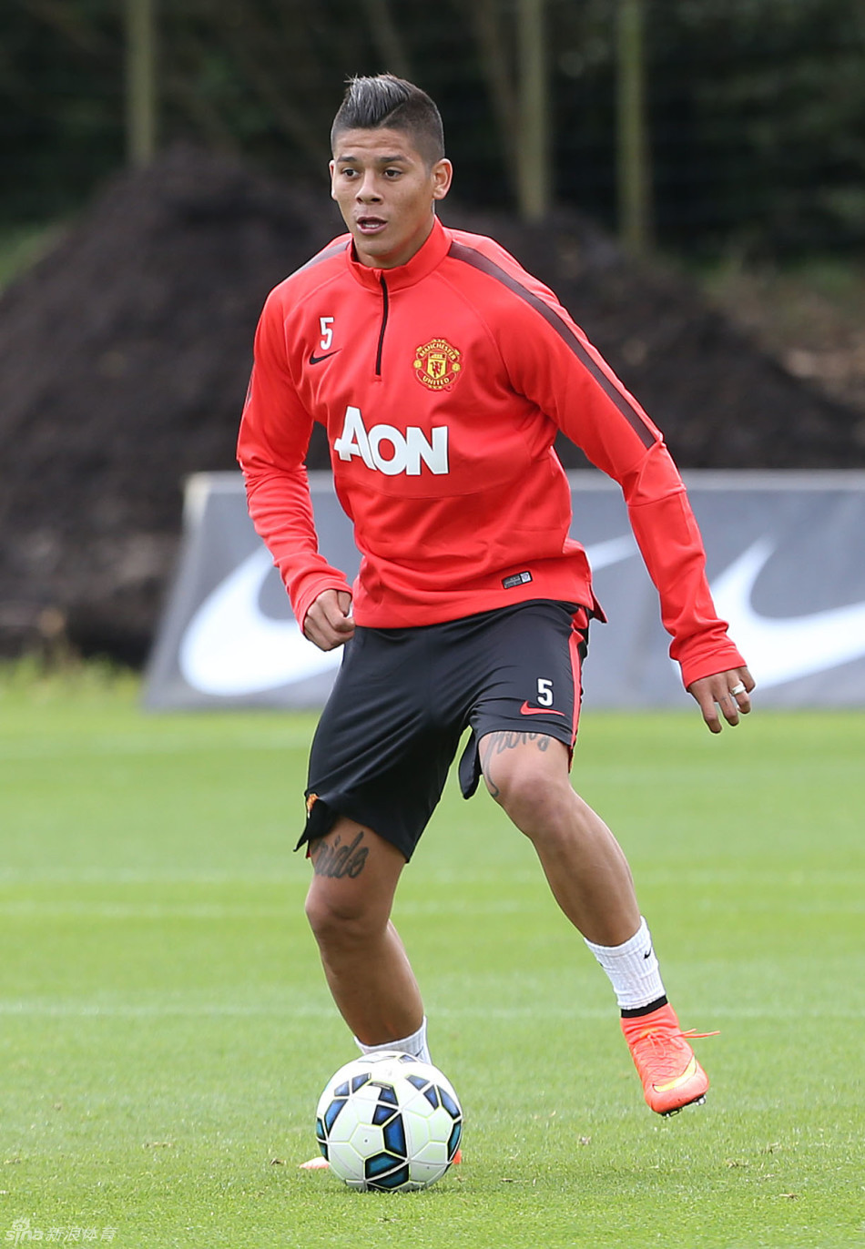  p> a target="_blank" href="/item/马科斯·罗霍">马科斯·罗霍 /a>