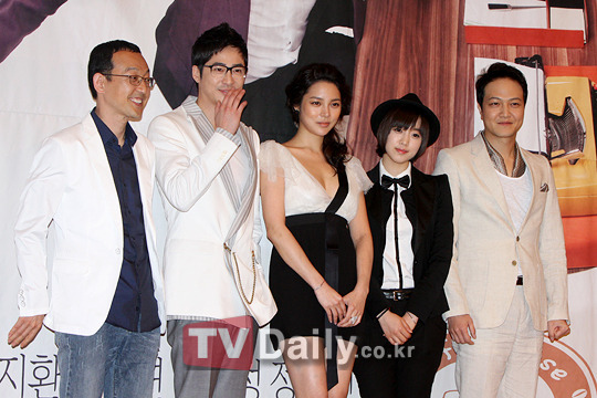 《咖啡屋》是韩国sbs电视台于2010年5月17日在月火档播出的电视剧,由 