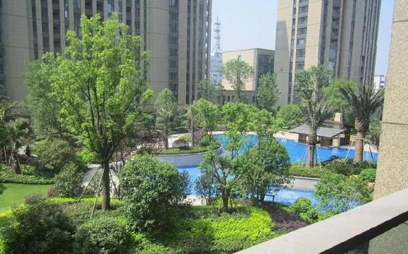  p>金色蓝庭总建筑面积约12万平方米,由6幢纯 a target="_blank" href