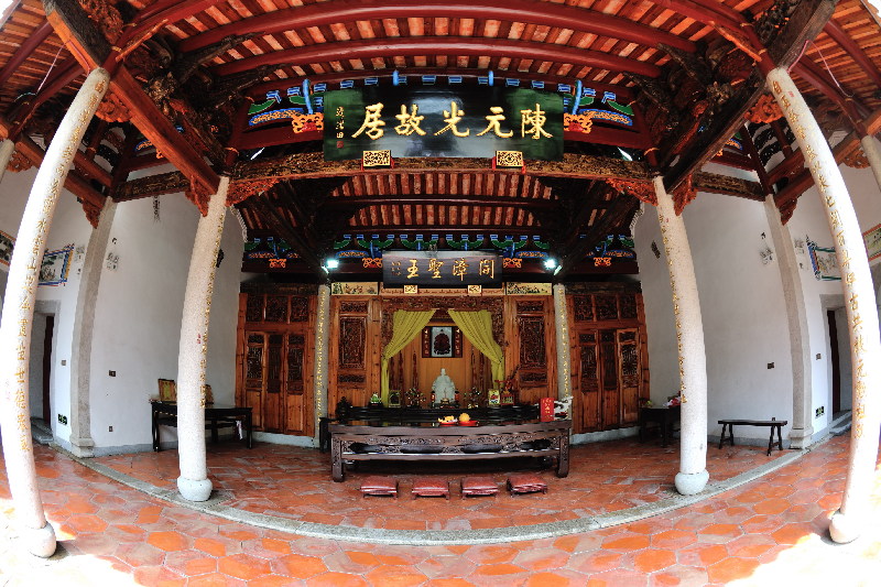 燕翼宫俗称王府,官方正式称谓"陈元光故居燕