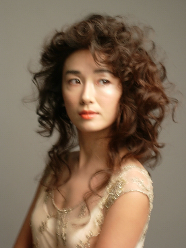  p data-id="gnwfhwqtt8">吴妍秀,1971年10月27日出生于韩国首尔,演员