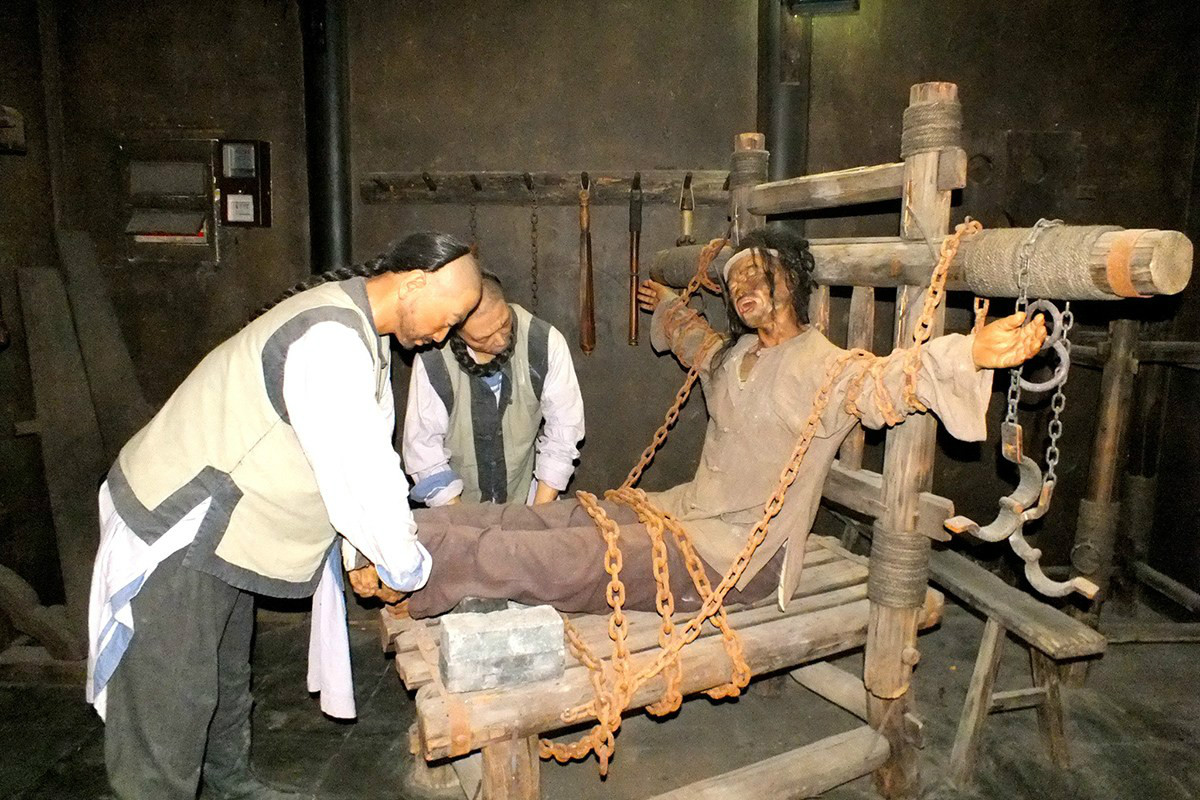  p>2014年10月27日,一则"江苏淮安的廉政教育基地举办古代刑具展"的