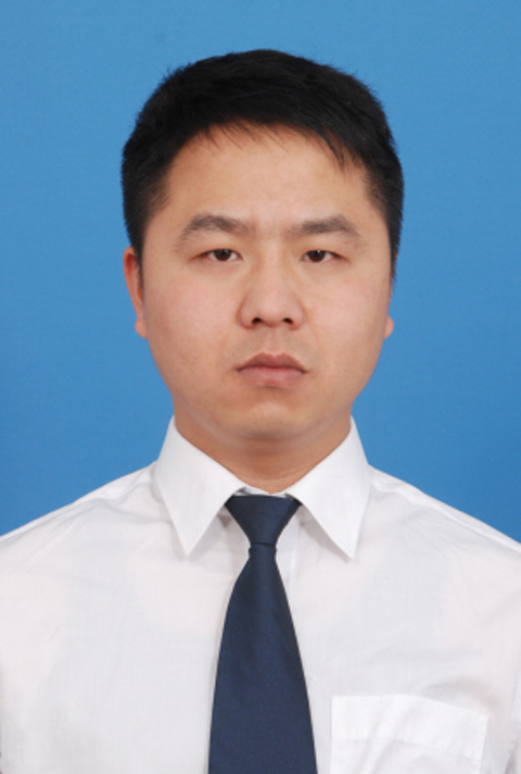 href="/item/汉族">汉族 /a>,1981年3月出生,平阳萧江人,现任县移民办