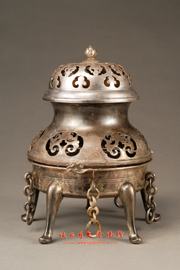  p>唐忍冬纹银熏炉是一件唐代文物,现收藏于 a target="_blank" href=