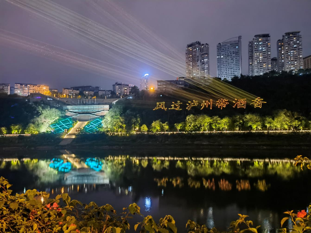  p data-id="tzyqww6mon4m">沱江绿道,位于四川省泸州市境内沱二桥至