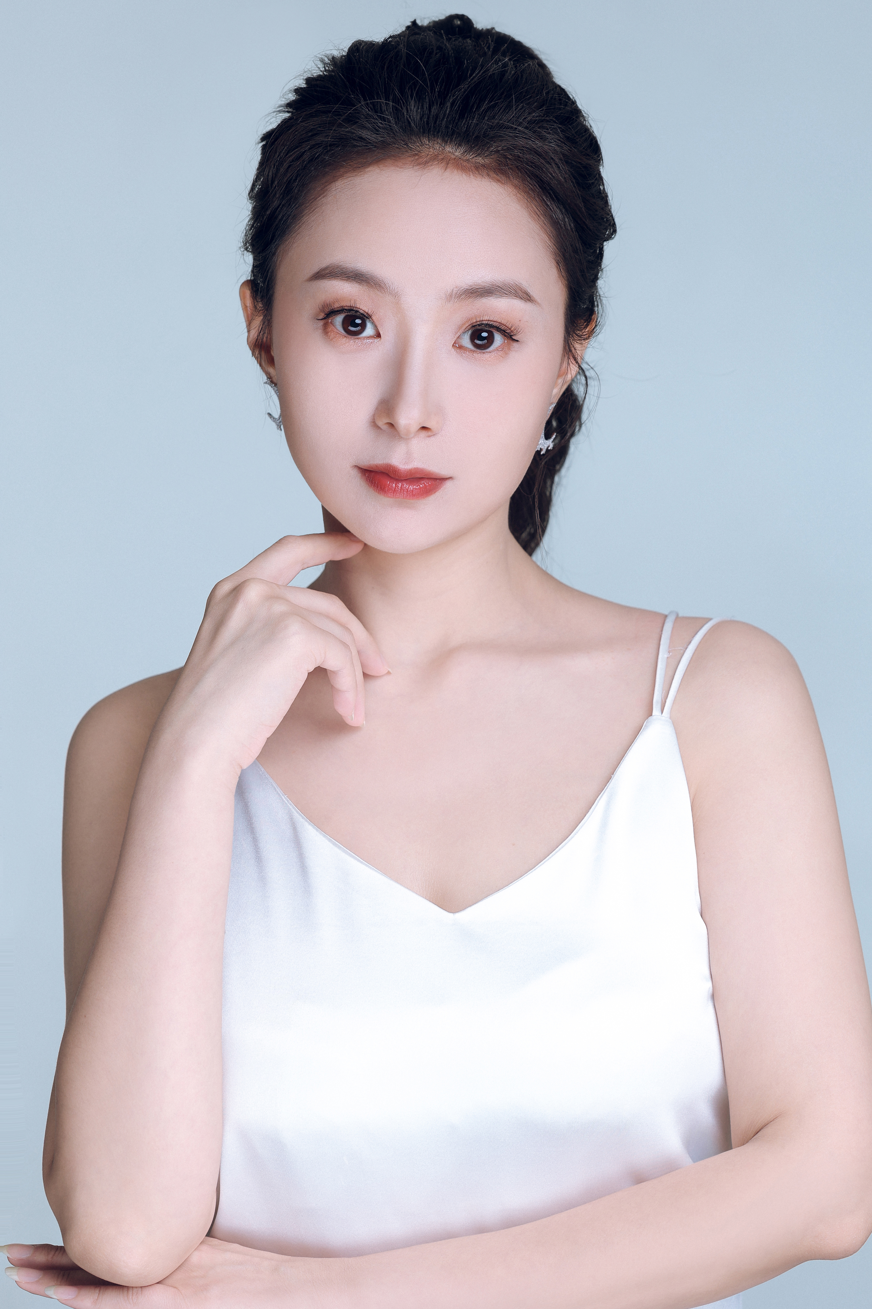 data-lemmaid="434054">对外经济贸易大学 /a>,中国影视女演员,四级