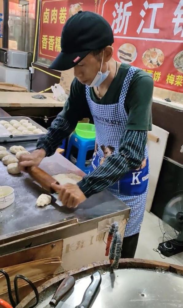 胡伟光（网络红人锅盔叔叔）_百度百科