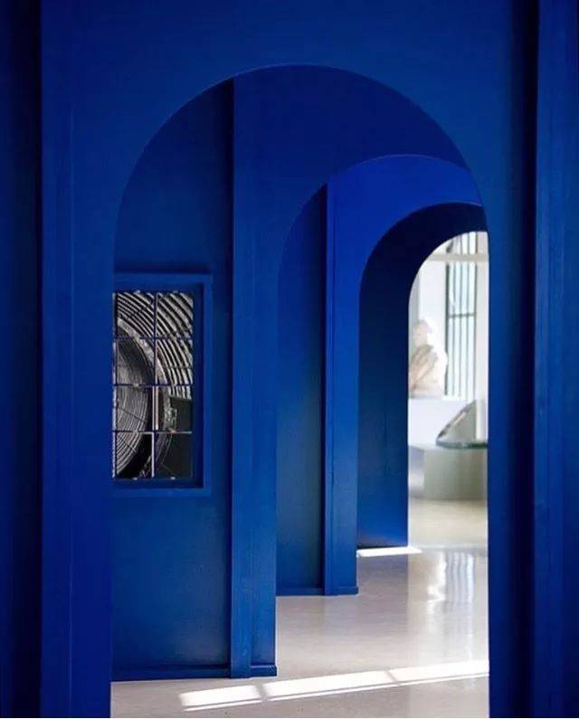 ="gnf88h989n">国际克莱因蓝(international klein blue),是深蓝颜色