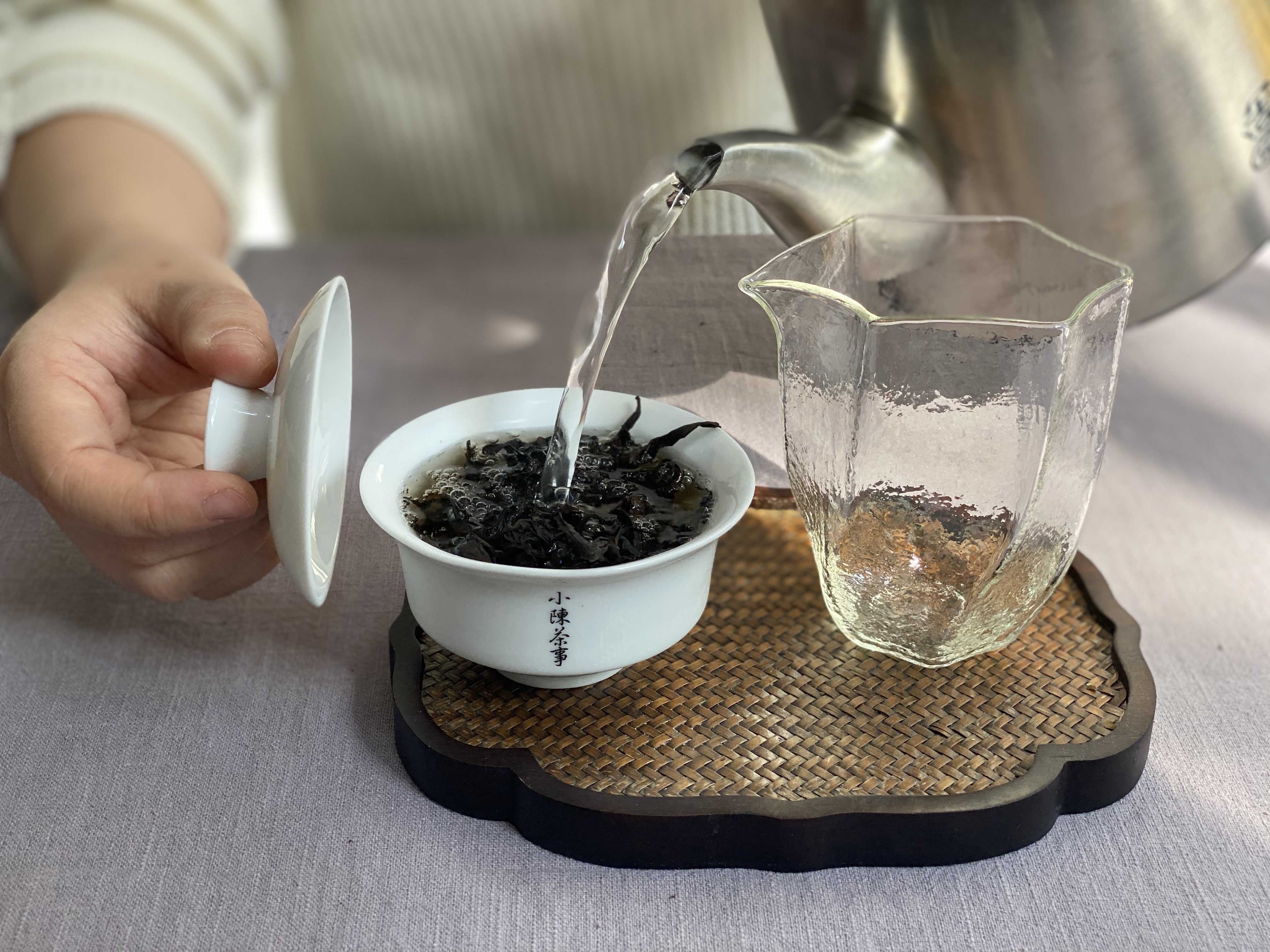 茶汤滋味浓烈就是口感醇厚？爱喝白茶、岩茶、红茶的你，怎么看？_百科TA说