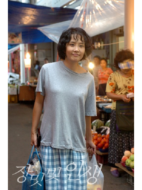 《玫瑰人生》是由金宗仓执导,文英男编剧,崔真实,孙贤周主演的电视剧