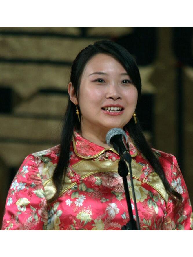 肖佳玉,中国内地曲艺女演员,北京德云社主持