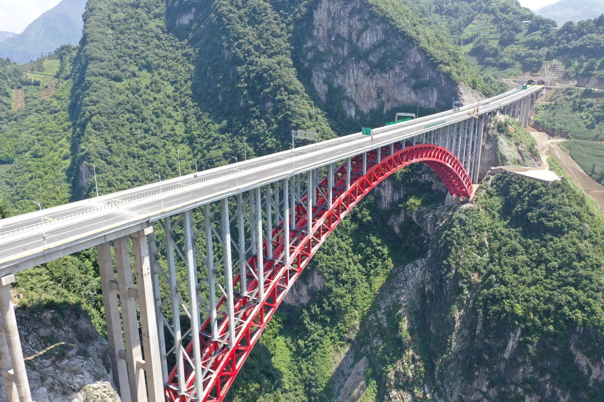  p data-id="gnblg9c4yh">宜宾至昭通高速公路(彝良至昭通段)为云南