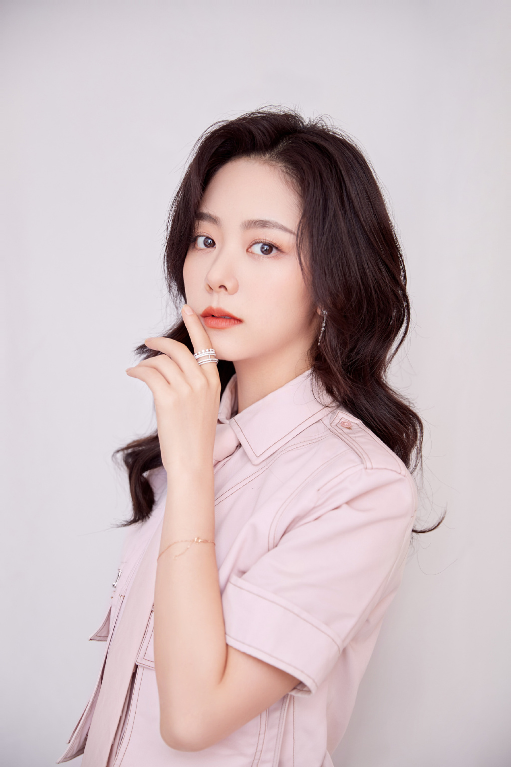  p>谭松韵,1990年5月31日出生于四川省泸州市叙永县,中国内地影视女