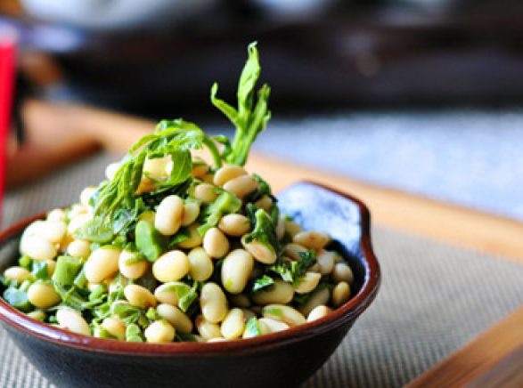  p>香椿芽拌黄豆是由香椿酱,黄豆制作而成的一道美食. /p>