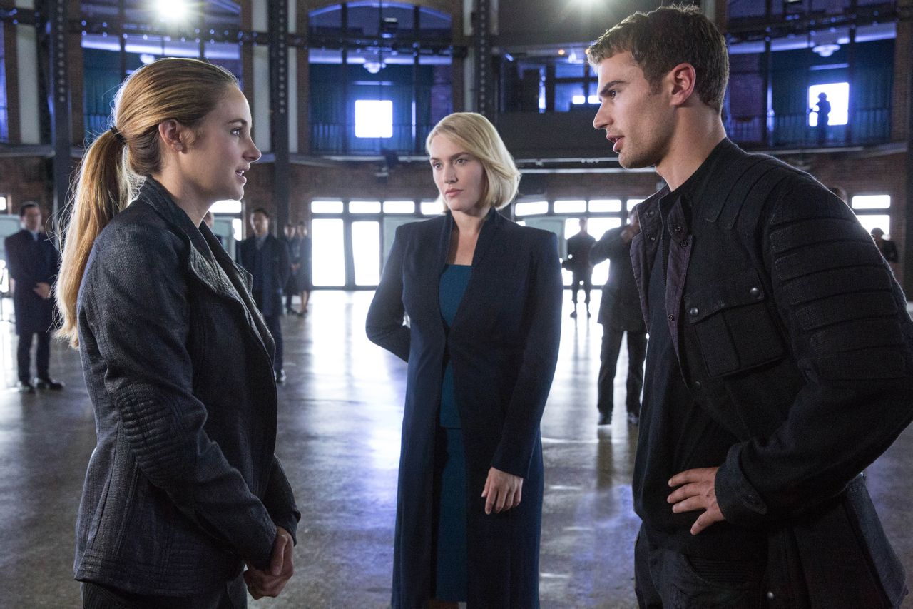 是改编自同名畅销书改编电影《分歧者》系列的首部,由 a target="