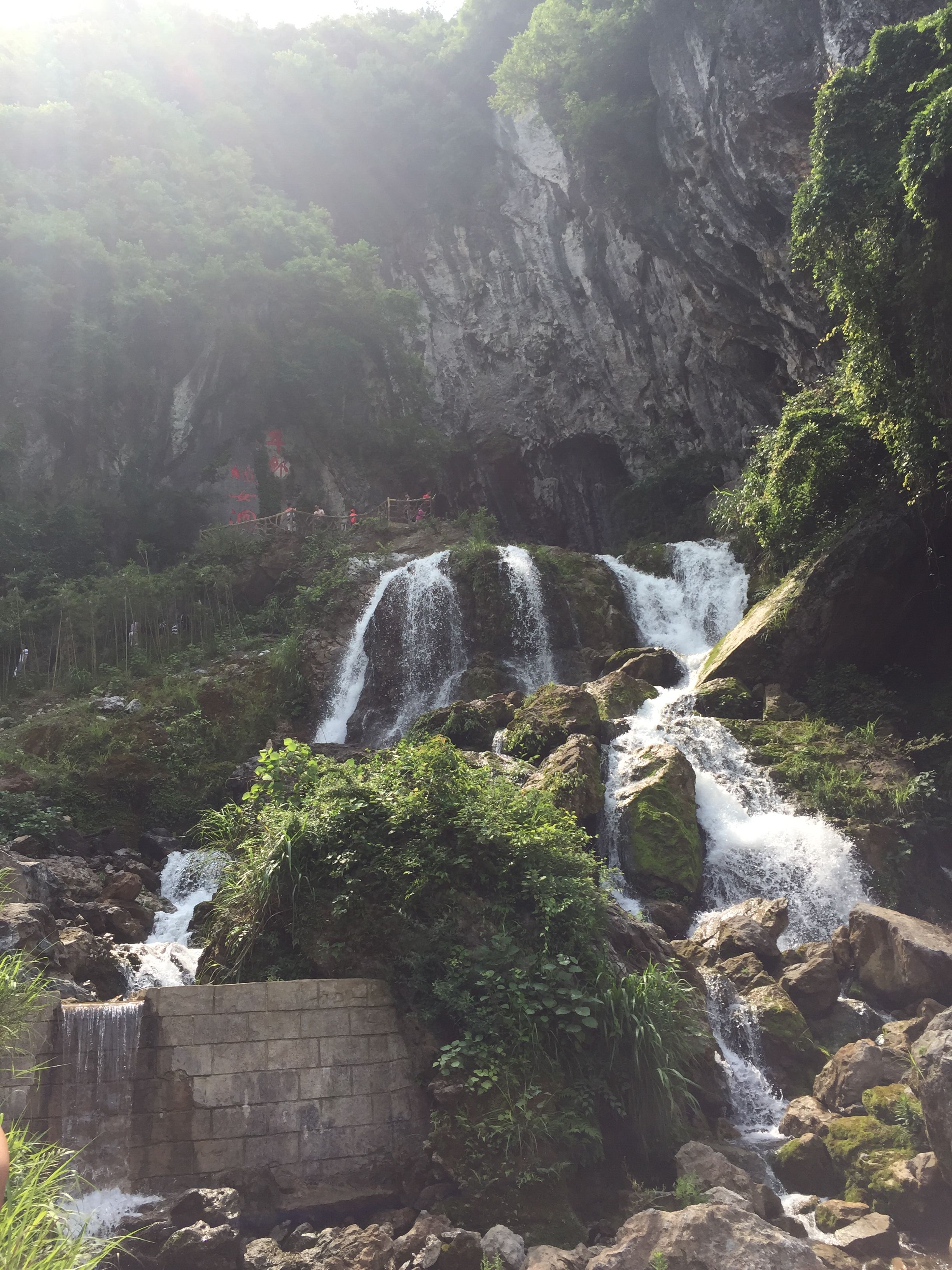  p>中国洞都景区位于 a target="_blank" href="/item/江西省