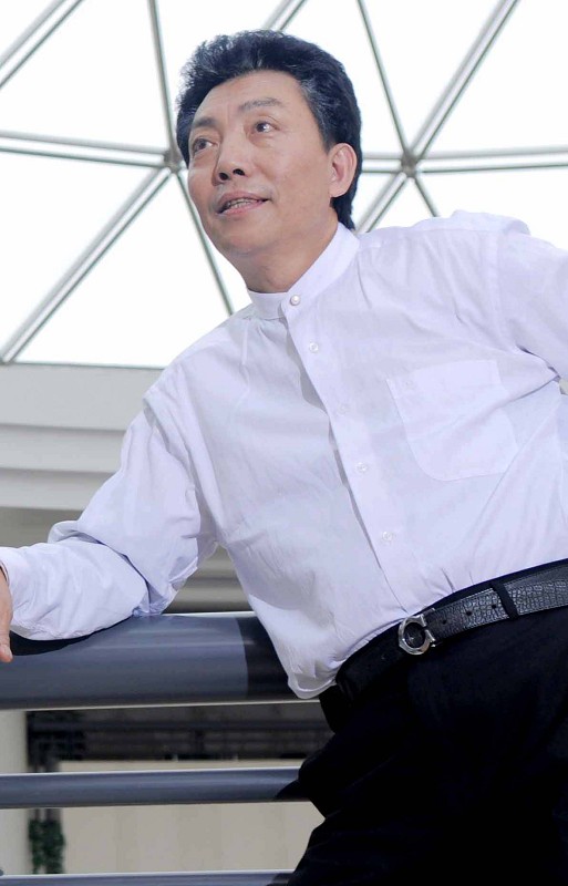  p>《厝边头尾》是由汕头电视台摄制出品,以潮汕话为主要语言的当代