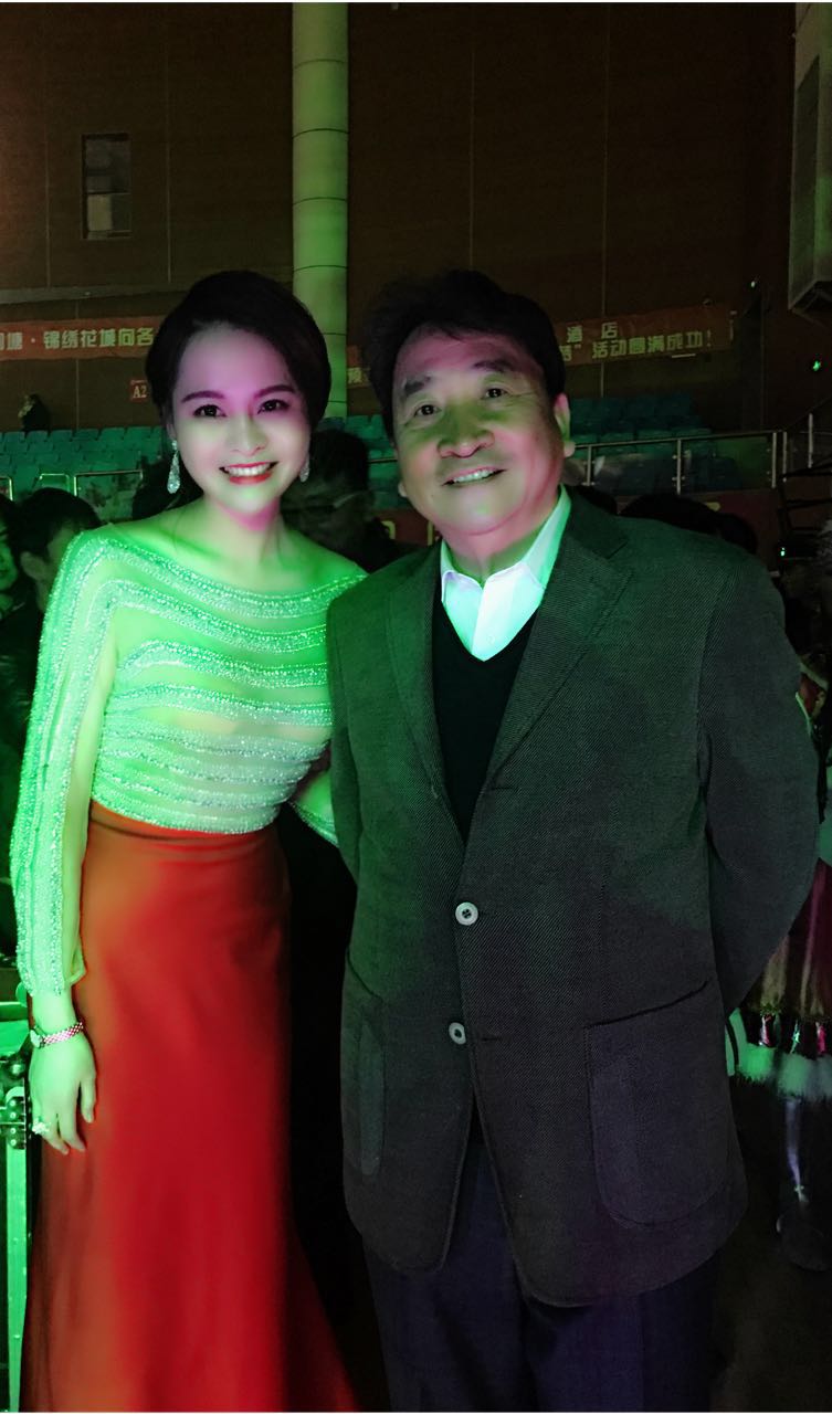 毛丽萍,女,血型b型,身高168cm,主持人,本科