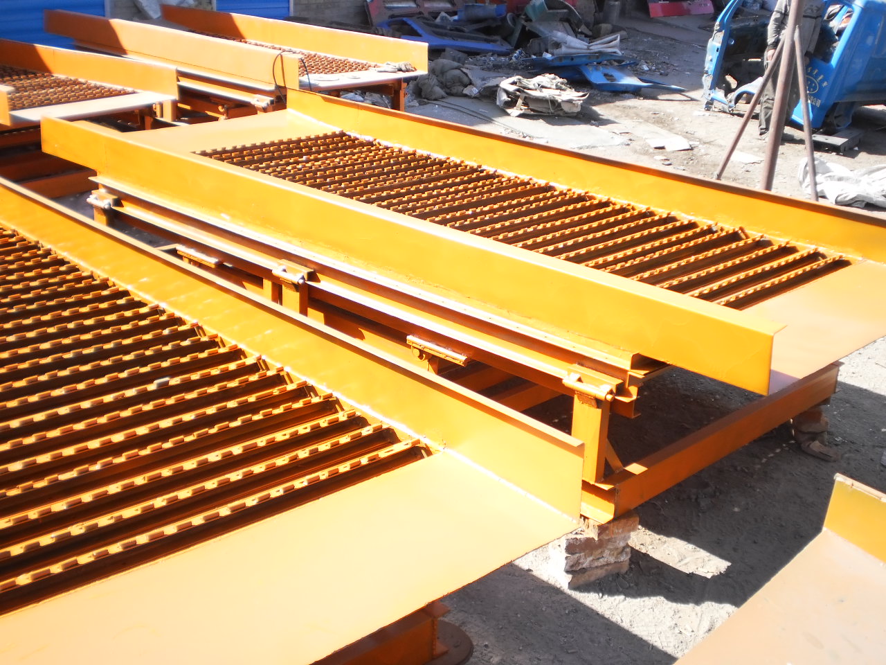 data-lemmaid="9325461">砂金矿 /a>选金溜槽,是溜槽的一种类型