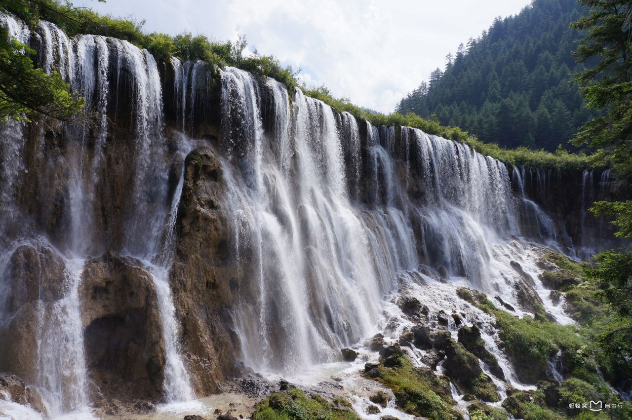四川诺日朗瀑布