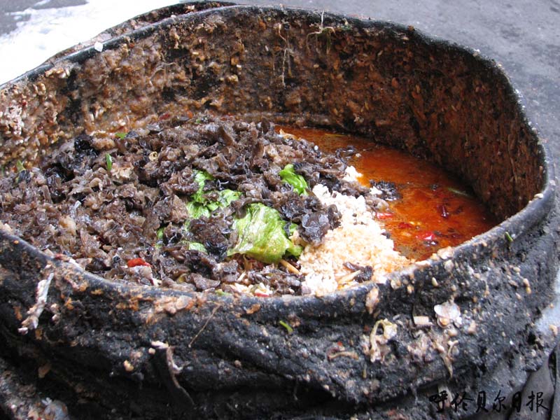  p>泔水,英文是swill,hogwash,又称潲(shào)水或馊水,指饭馆,家庭在