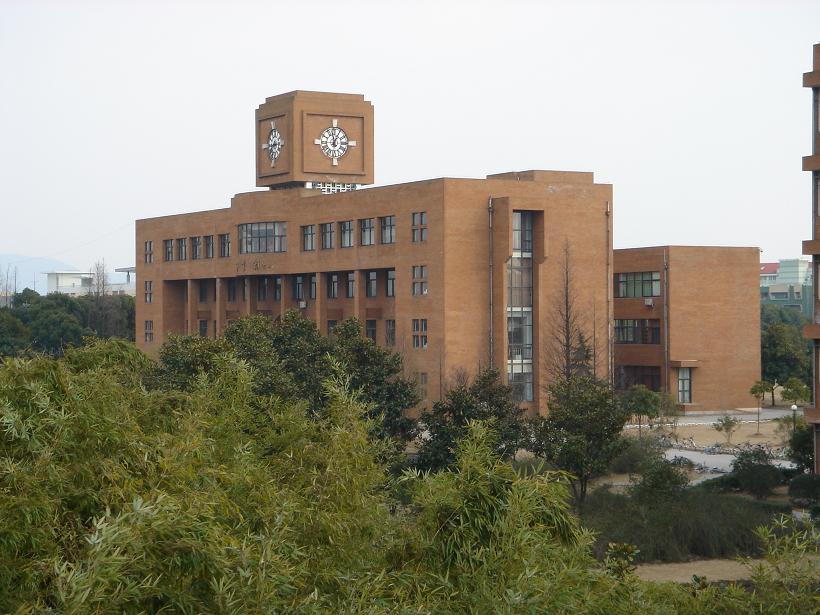  p>宁波大学( i>ningbo university /i>),简称"宁大",坐落于 a target