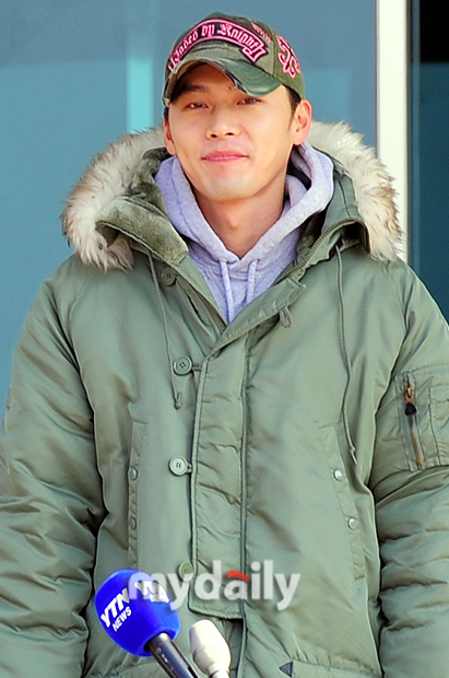  p>玄彬(hyun bin),本名"金泰坪",1982年9月25日出生于韩国首尔特别市