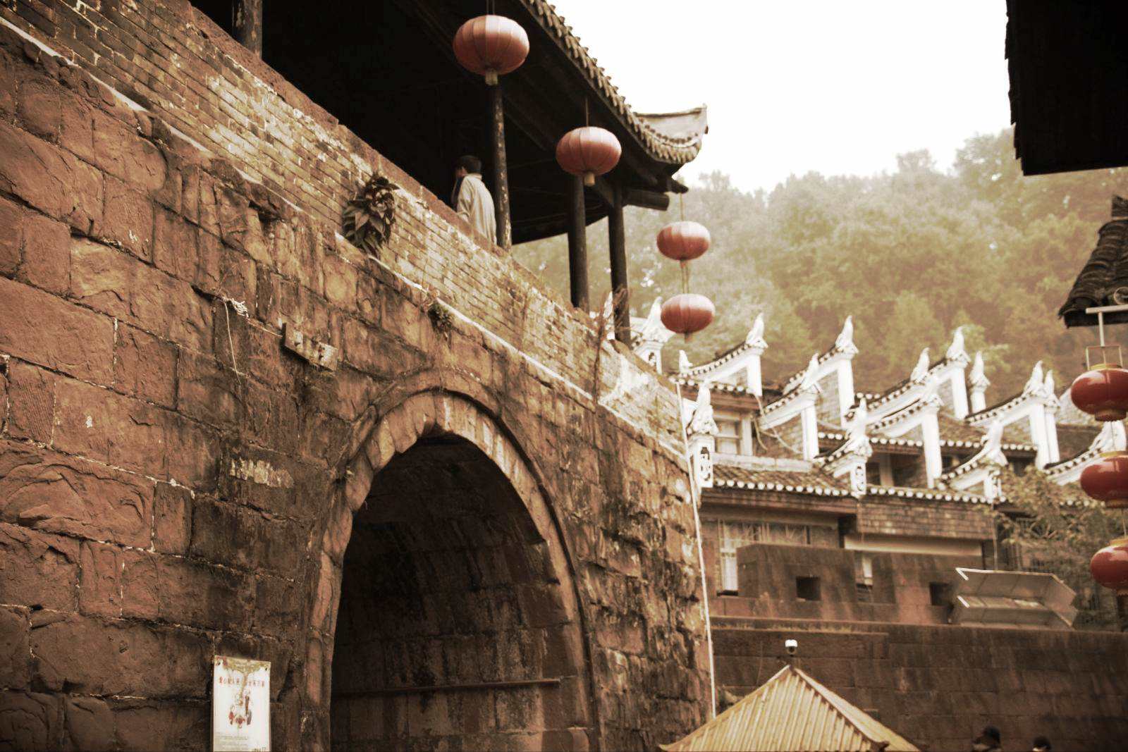  p data-id="gnvef5v001">北门城楼,因位于凤凰古城北面,俗称北门城楼