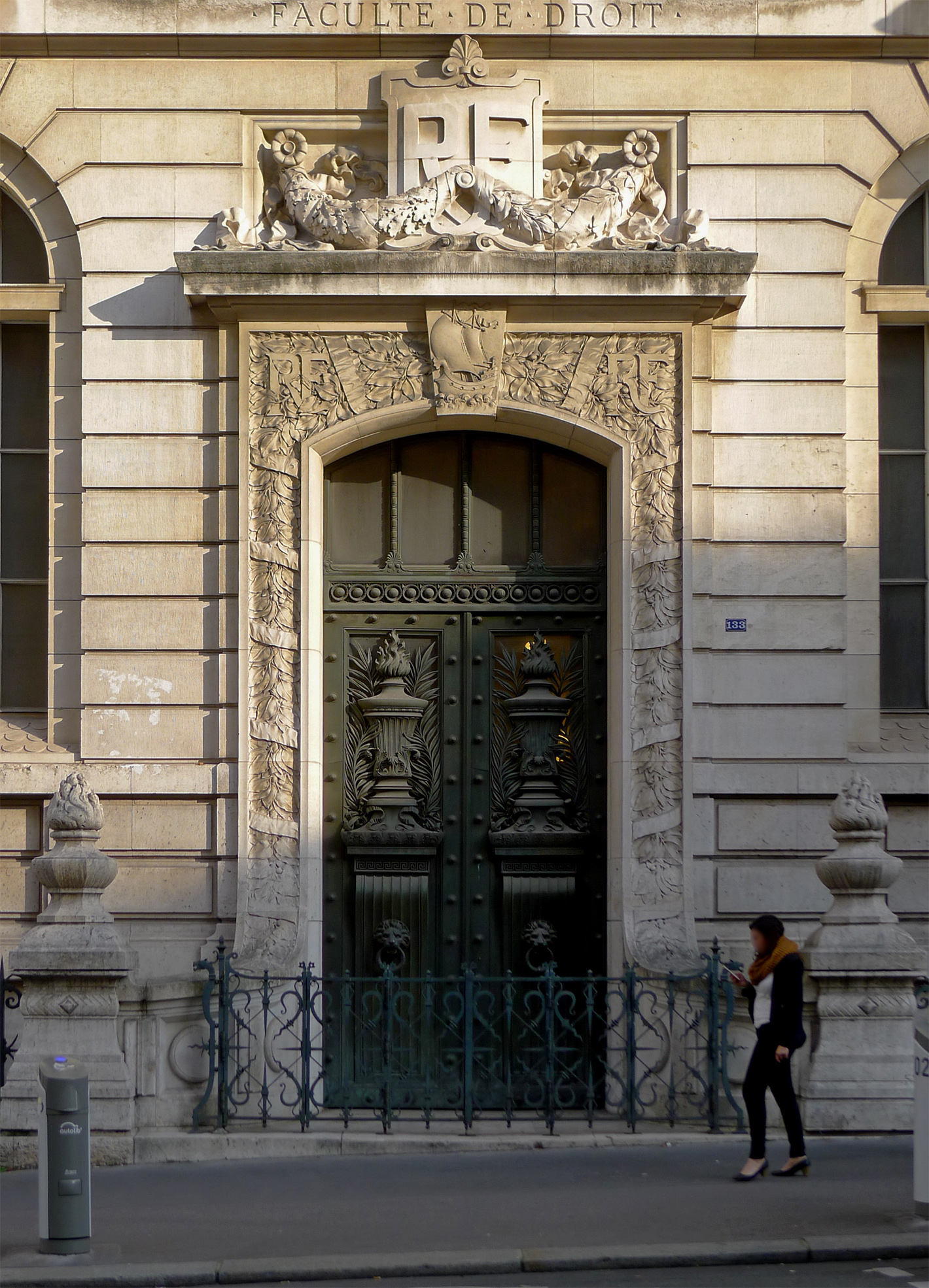 第二大学 /b>(université paris 2 panthéon-assas),简称"巴黎二大"