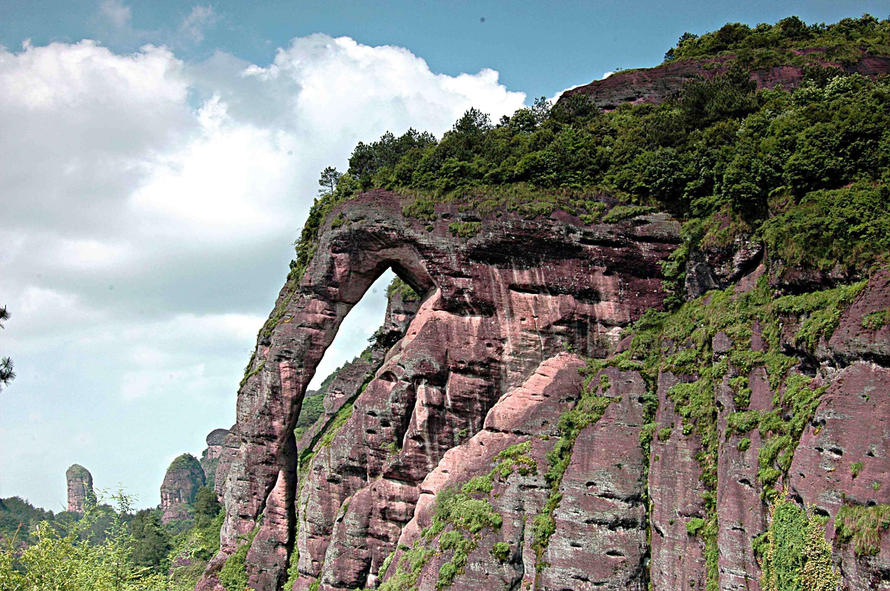  p data-id="gnwpfeib4h">子长龙虎山风景区位于陕西省延安市子长市