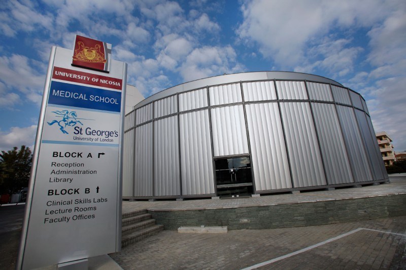 伦敦大学圣乔治学院