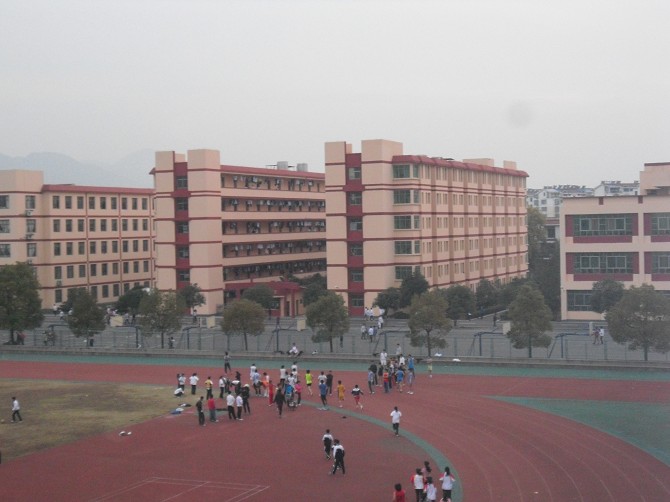 target="_blank" href="/item/江西省萍乡市芦溪中学/5209621" data