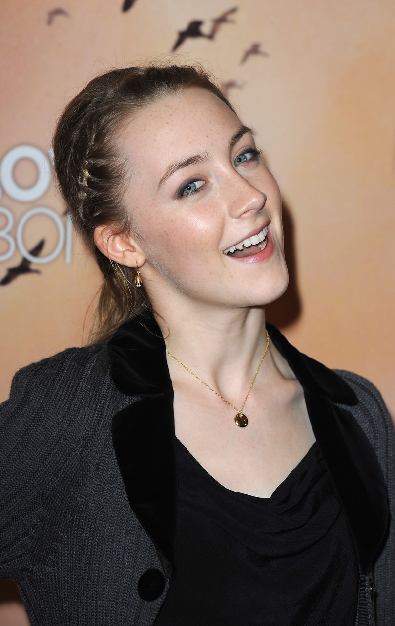 莎·罗南(saoirse ronan),1994年4月12日出生于美国纽约,爱尔兰女演员