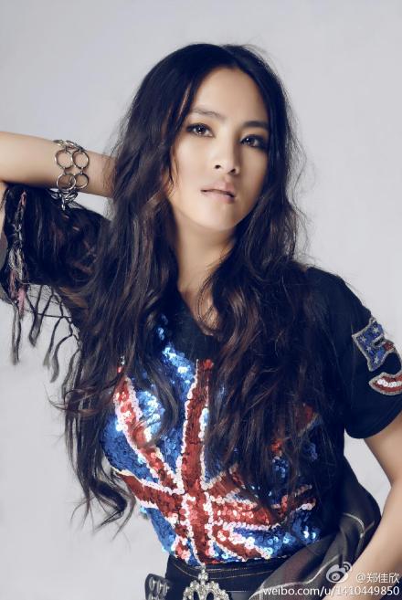  p>郑佳欣,1974年10月28日出生于北京,祖籍广东,毕业于北京电影学院