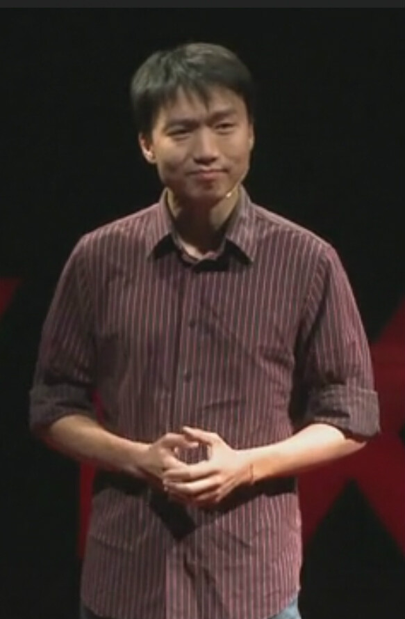 何峰,汉族,北京人,毕业于斯沃斯摩尔学院