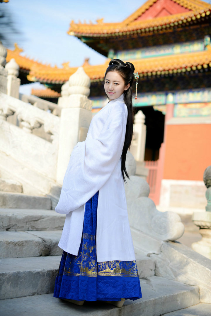  p>汉服,全称是"汉民族传统服饰",又称汉衣冠, a href="#">汉装 /a>, 