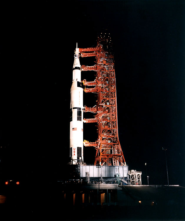 id="gnvh686vrd">土星5号运载火箭 i>(英文:saturn v) /i>,译农神五号