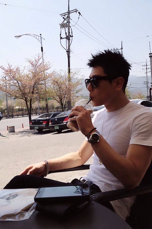  p>朴孝信(park hyo shin),韩国著名男歌手.