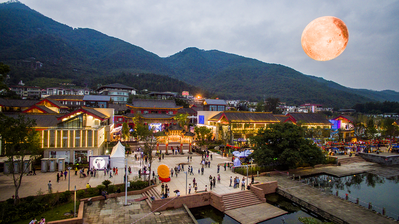 "三个旅游文化旅游风情小镇之一,2016年3月,月色小镇进行了重修打造