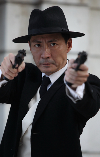  p>燕双鹰是电视剧《英雄》及其衍生作品中的男主角,1918年生, a