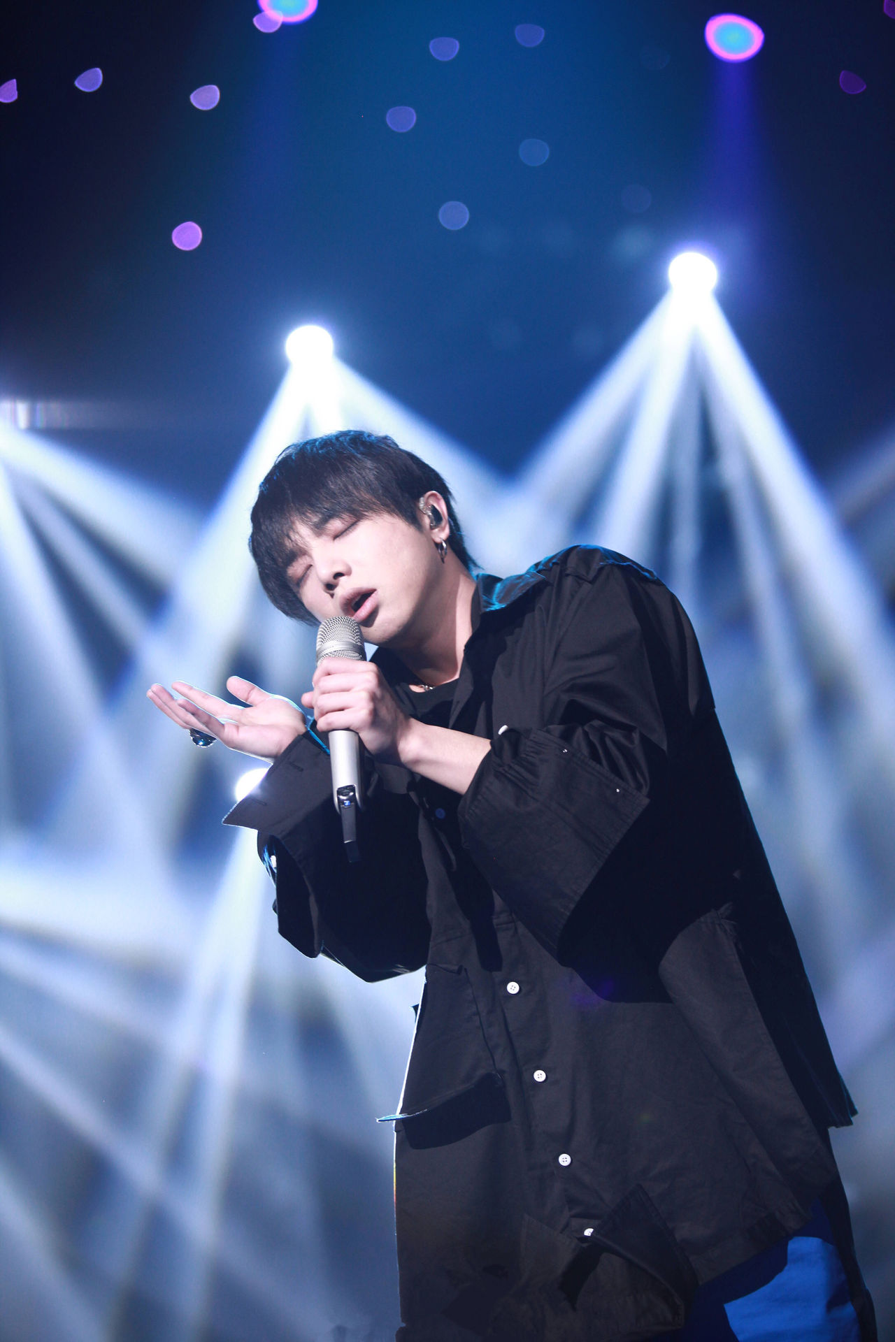  p>华晨宇,1990年2月7日生于湖北省十堰市,中国内地流行乐男歌手,作曲