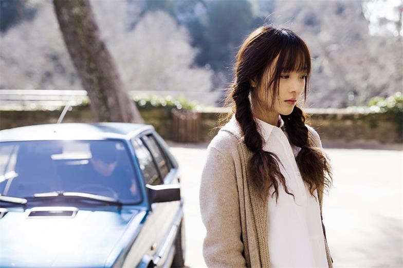  p>何杜娟,1990年4月1日出生于广东省河源市连平县,中国内地女演员