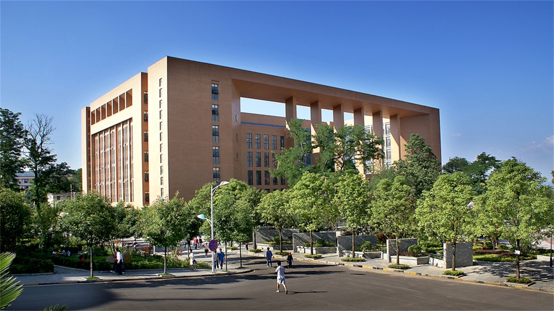  p>贵阳学院(guiyang university)位于贵州省 a target="_blank" href