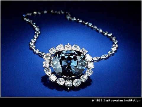  p>厄运蓝钻是一种极其罕见的深蓝色宝石,传说拥有此钻石的人都会遭遇