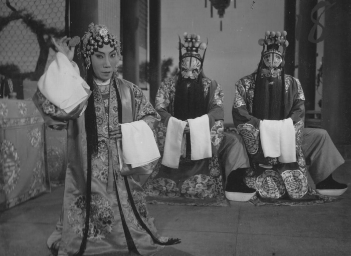 制片厂摄制,徐苏灵执导,吴白陶,银州编剧,华素琴,高秀英主演的