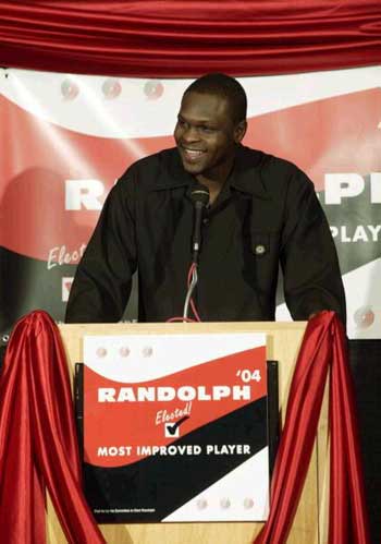  p>扎克·兰多夫(zach randolph),1981年7月16日出生于美国 a href="