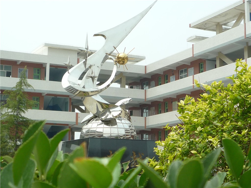  p>威县一中学是一所县办完全中学,始建于1951年,1981年被定为河北省