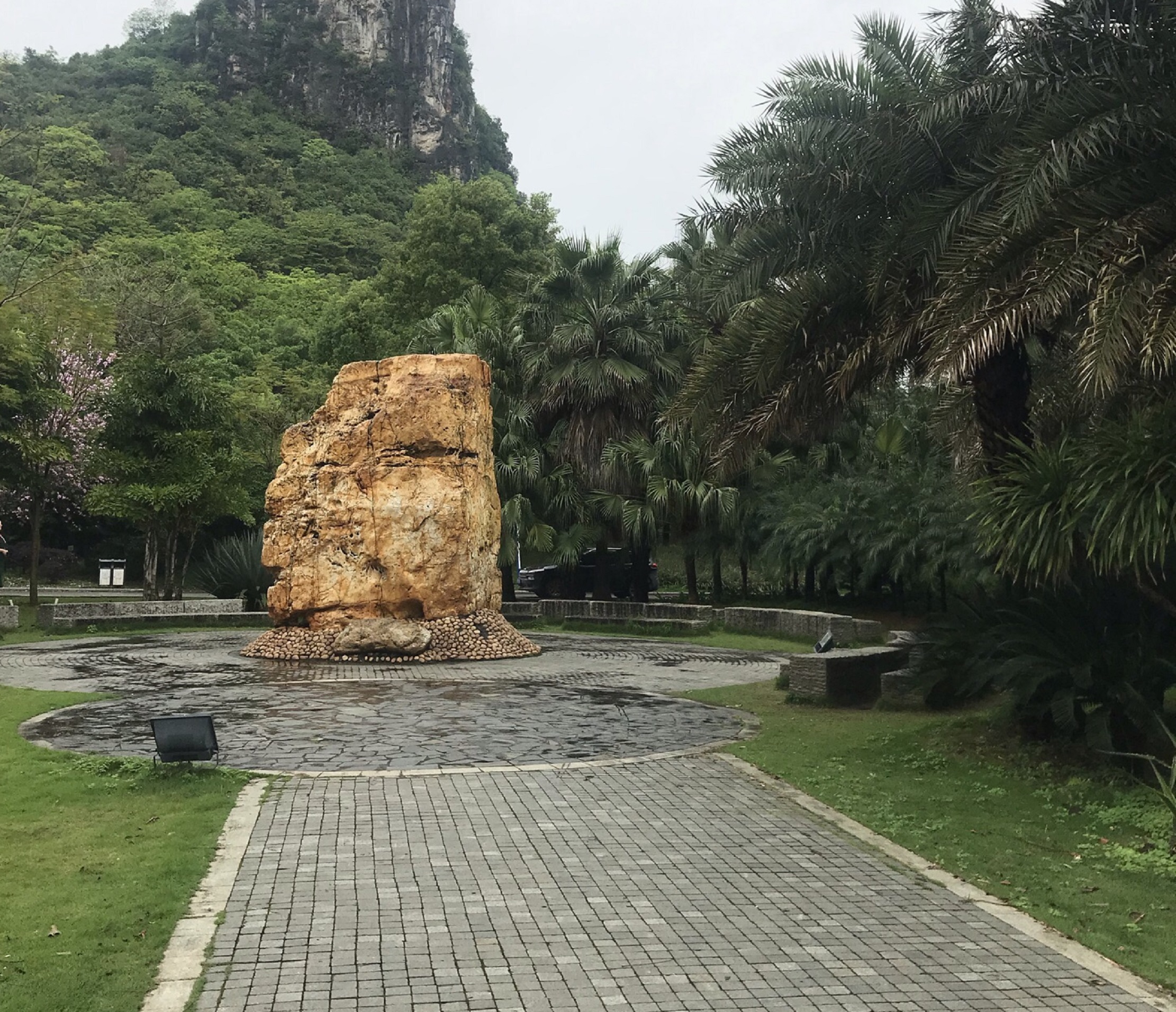 马鹿山奇石博览园