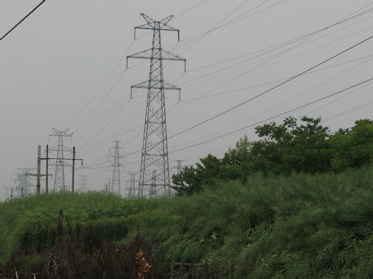  p>高压走廊是电力线路的一种,也称高压架空电力线路走廊,电力线路还