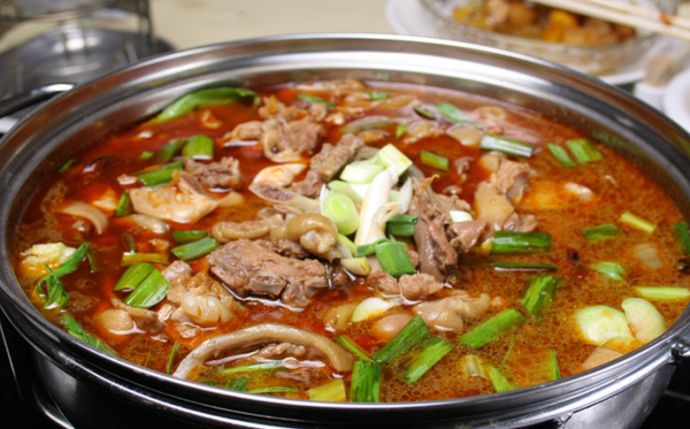  p>壮阳狗肉汤是一道以 a target="_blank" href="/item/狗肉/189653"